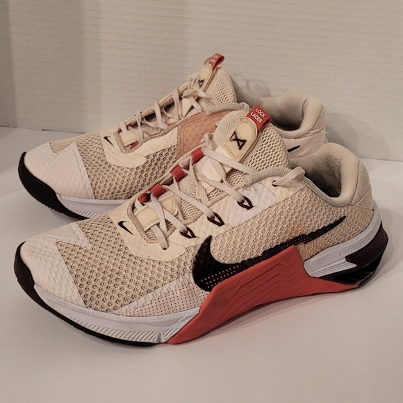 Nike Athletic Shoes in Cream and Red - Picture 1 of 4